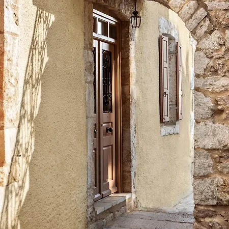 Archontiko Parnassus Dadi אמפיקליה